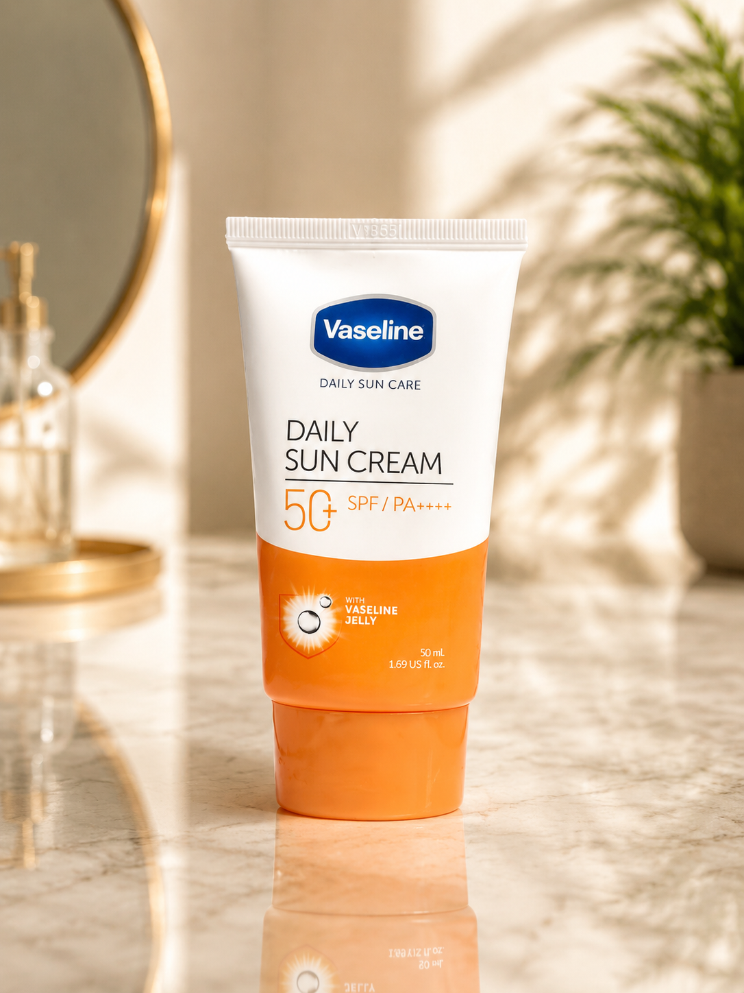ضدآفتاب بی رنگ وازلین مدل Daily Sun مناسب انواع پوست +Spf50 حجم 50 میل